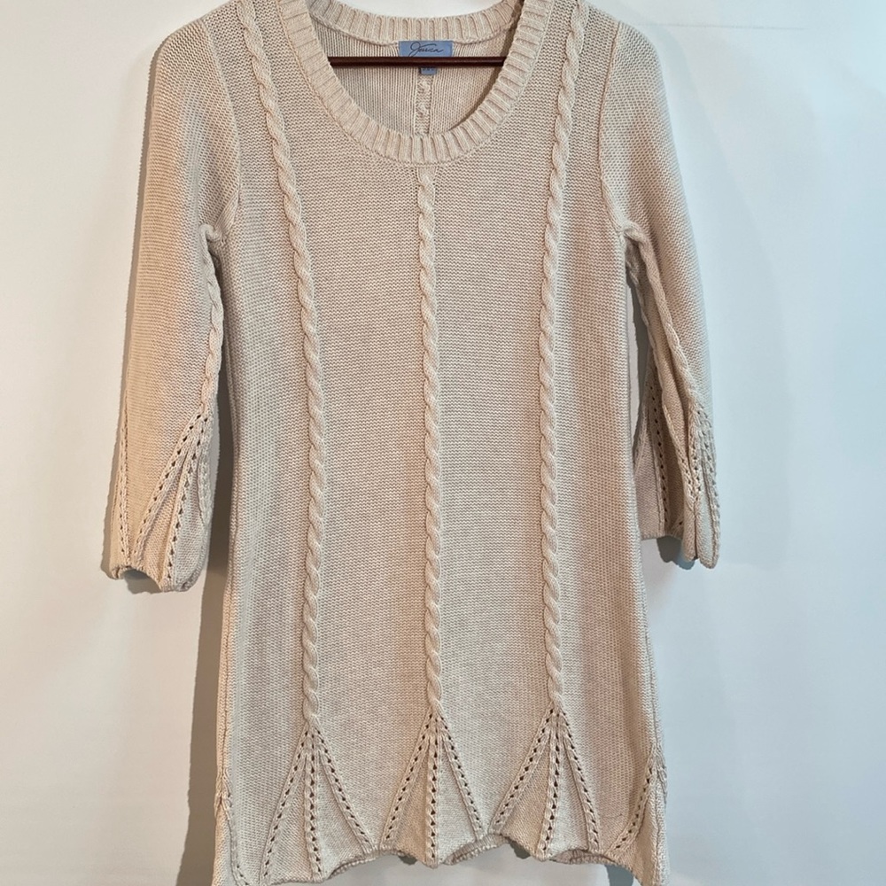 Jessica Simpson - 3/4 sleeve tunic sweater. Size M